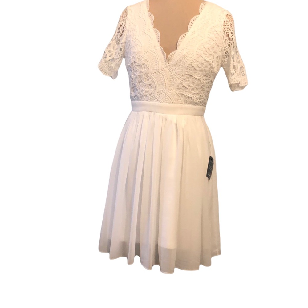 Lulu’s dress white size small v neck short sleeves lace top NWT